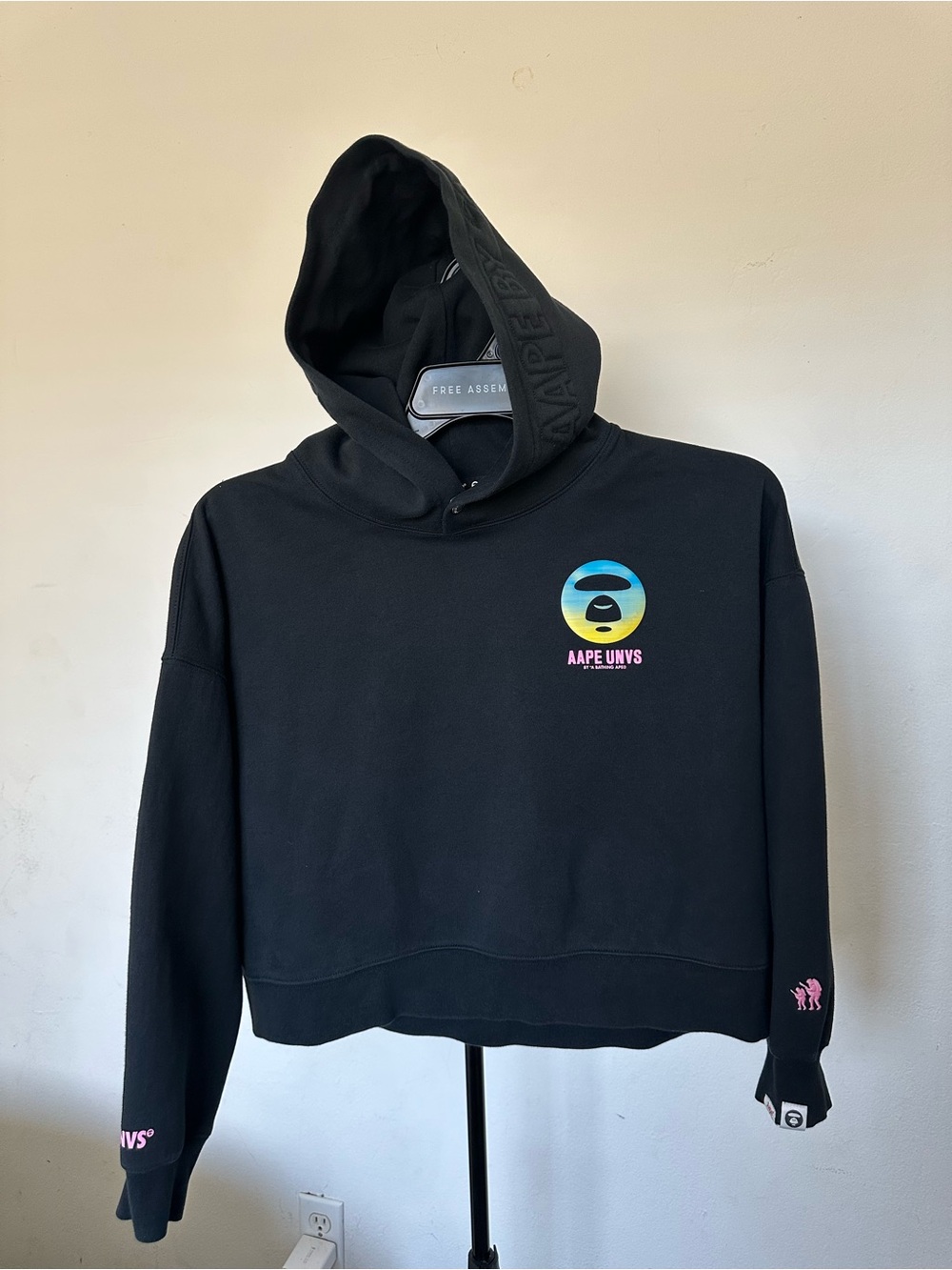 AAPE BY A BATHING APE "UNVS" Cropped
Hoodie - Size XS